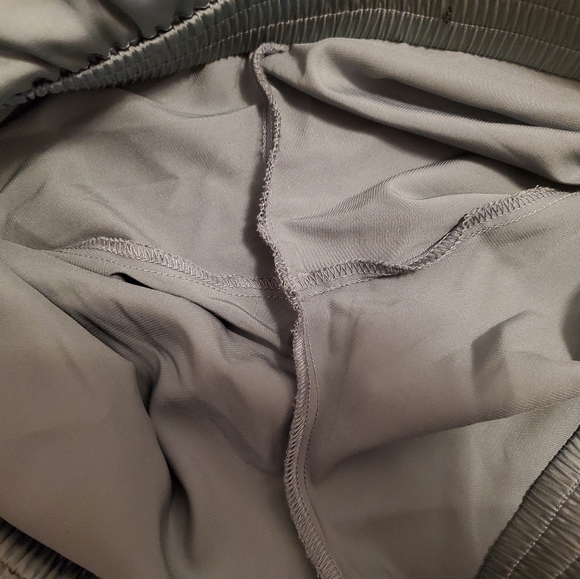 GUESS high rise satin jogger. Elastic waistband and cuffs. Green sage. Size L. - Picture 9 of 12